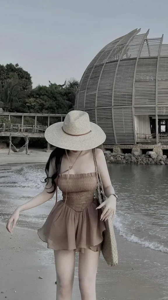 anh-gai-xinh-mac-bikini-che-mat-39