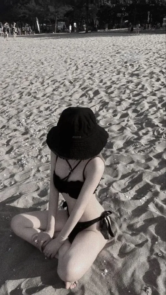 anh-gai-xinh-mac-bikini-che-mat-42