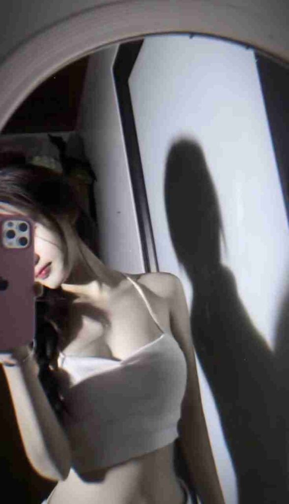 anh-chup-truoc-guong-che-mat-nu-14