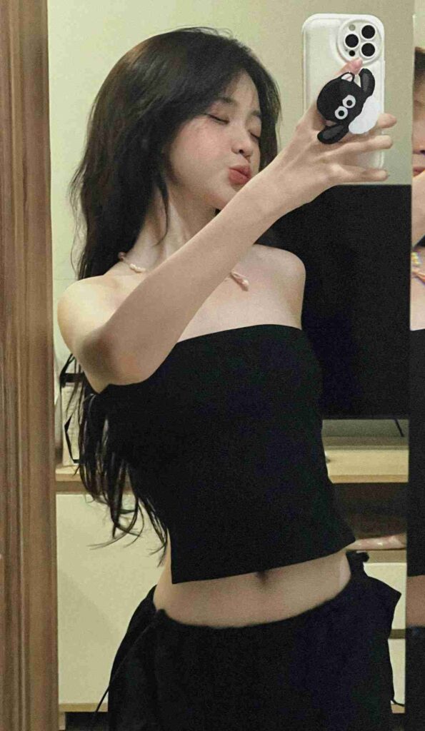 anh-chup-truoc-guong-che-mat-nu-8