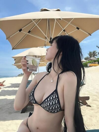 Bộ ảnh gái đẹp tóc ngắn bikini che mặt cực cháy, sexy hết nấc giữa mùa hè