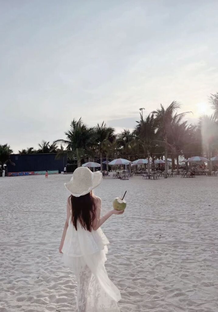 anh-gai-xinh-che-mat-di-bien-12